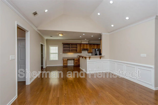 Photo - 2002 Amberley Dr