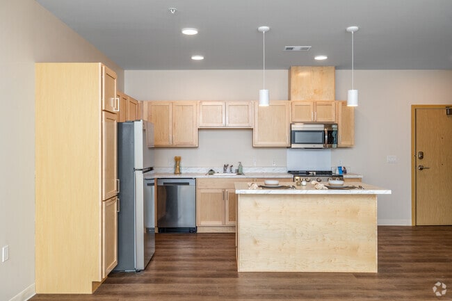 2BR, 1BA - 1,013SF - Kitchen