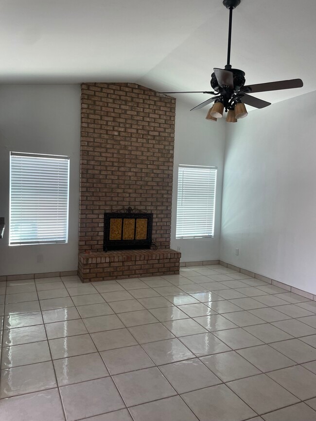 Photo - 4537 N 101st Ave