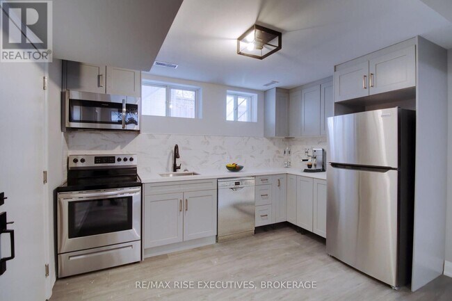 Photo - 130 Weller Ave