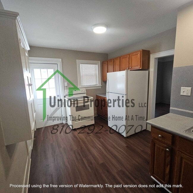 Photo - 1042 Gillett St