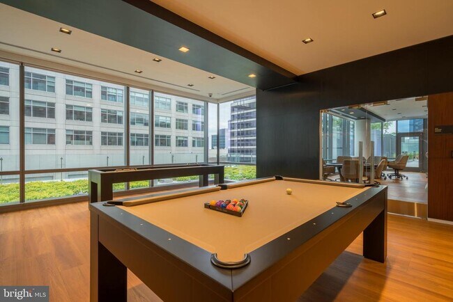 Photo - 1800 N Lynn St Unidad 2316