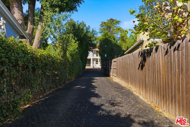 Photo - 23135 Dolorosa St