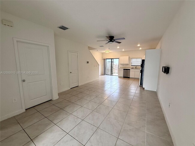 Photo - 529 NE 1st St