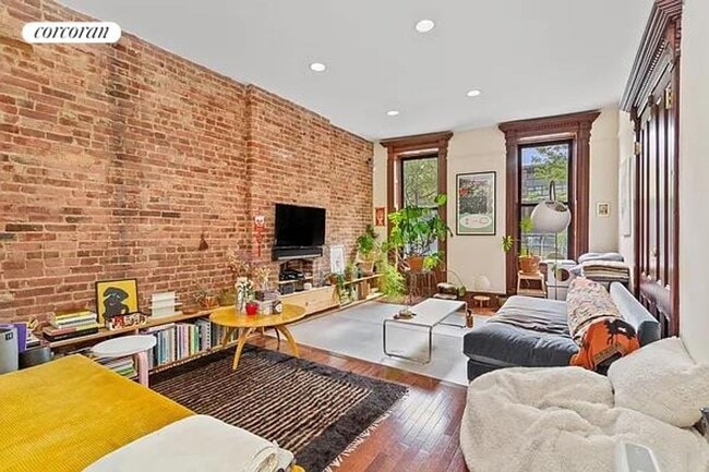 Building Photo - 469 Evergreen Ave Rental