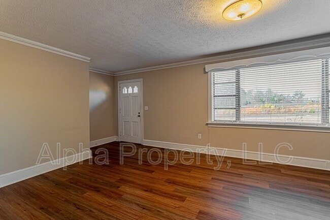 Photo - 496 Langley Rd