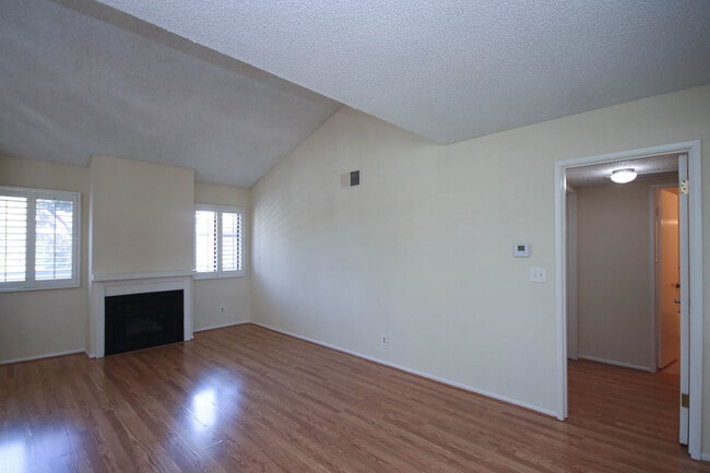 Photo - 542 N Orange Grove Blvd