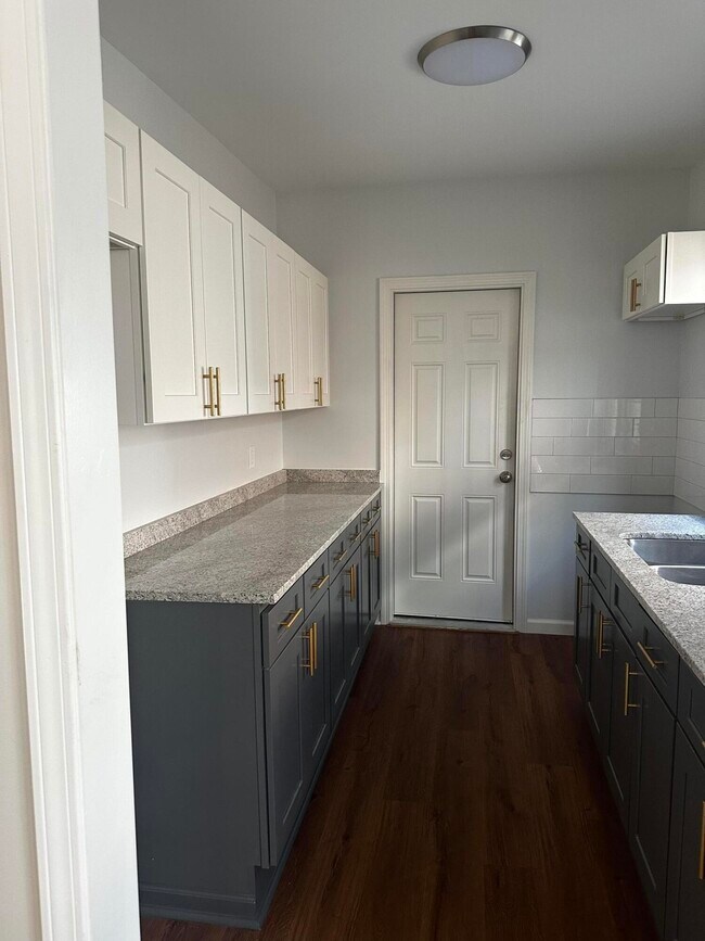 Photo - 3224 Gladstone St