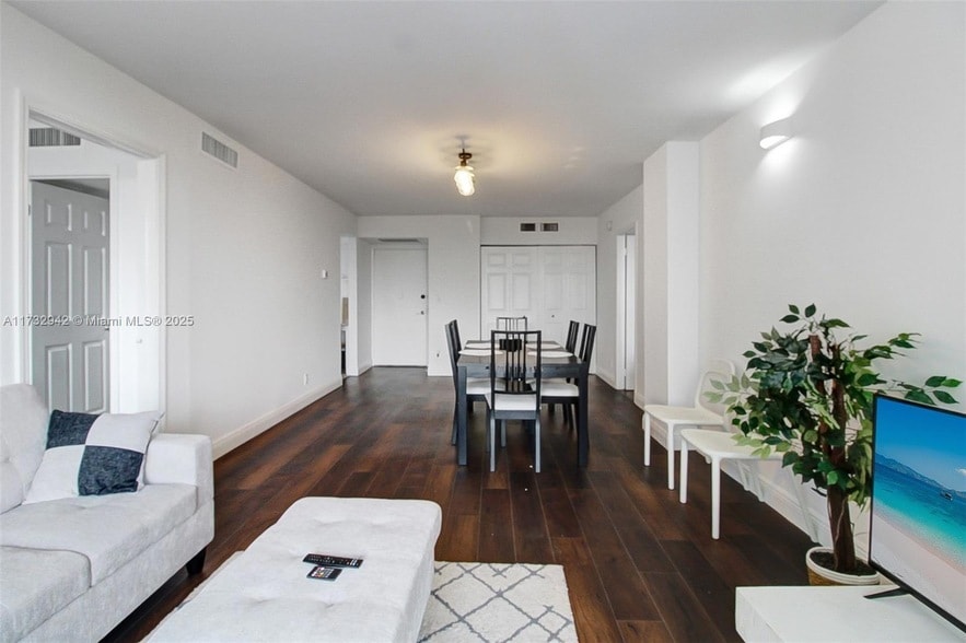 Photo - 3401 N Country Club Dr
