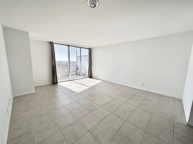 Photo - 2016 Main St Unit 1608