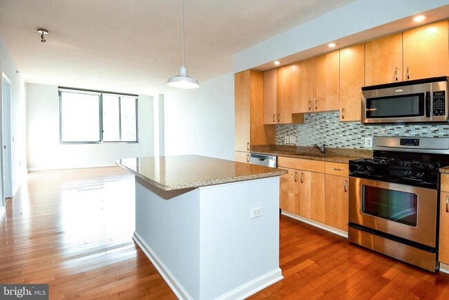 Building Photo - 440 L St NW Unit 712