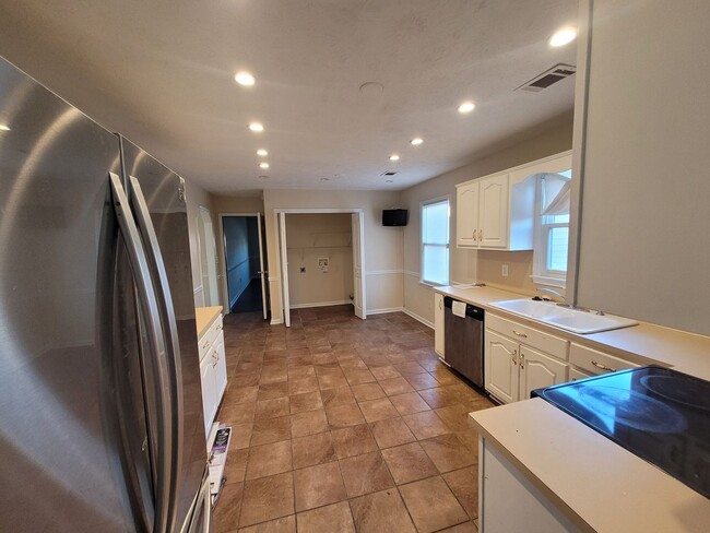 Photo - 4 bedroom 2 bath House