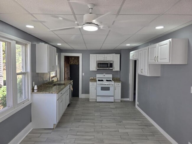 Photo - 111 Oakhill St