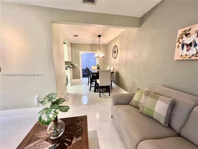 Photo - 1380 SW 11th St Unidad 1380 SW 11th St # 1