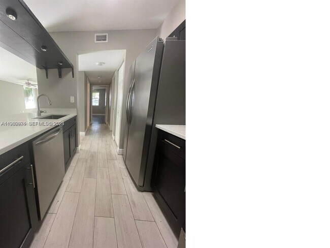 Photo - 2811 N Oakland Forest Dr Unit 110