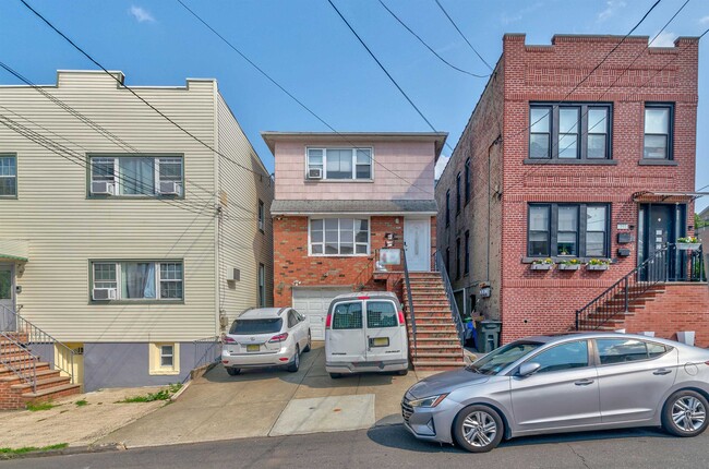 Building Photo - 304 Columbia Ave Unit Apt 1