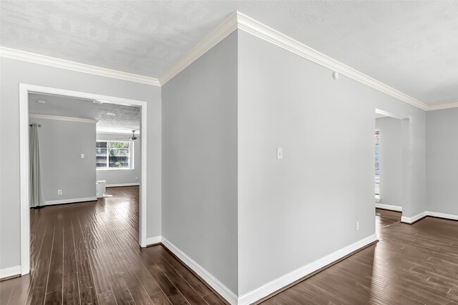 Photo - 211 W North Hill Dr
