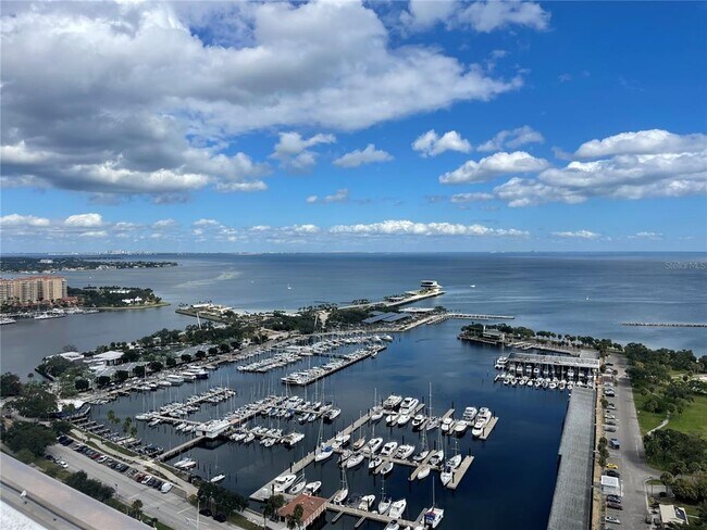 Building Photo - 1 Beach Dr SE Unit 1508