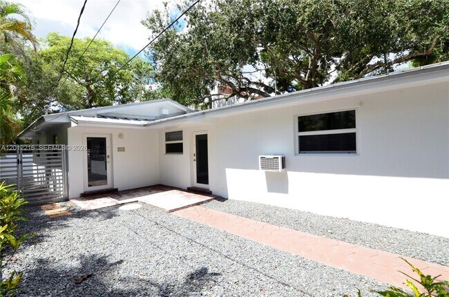 Photo - 3050 Virginia St Unidad Front
