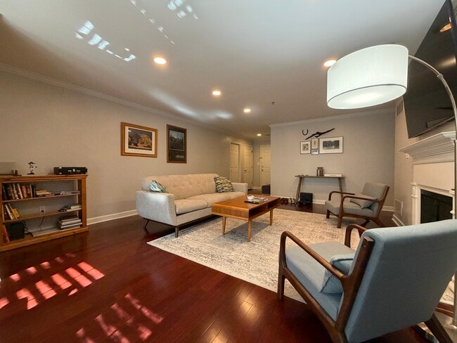 Building Photo - 3201 Lenox Rd NE Unit 2