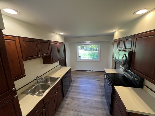 Photo - 7080 Millikin Rd