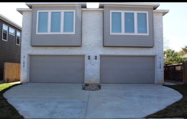 Building Photo - 1630 Davis Ave