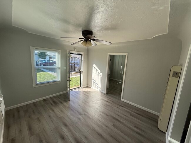 Building Photo - 1812 Clayton Ave Unit 8