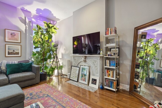 Photo - 243 Montgomery St
