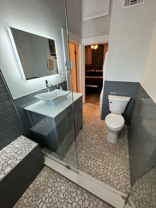 Photo - 3045 Melton St N