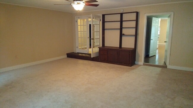 Photo - 905 Chinquapin Dr