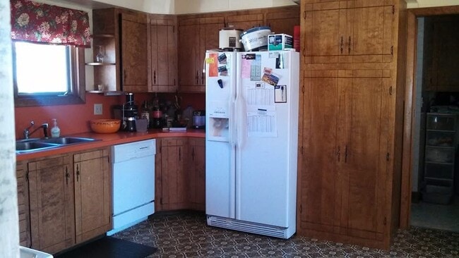 Photo - Spacious, Family Friendly, In-Town Home Unit 1