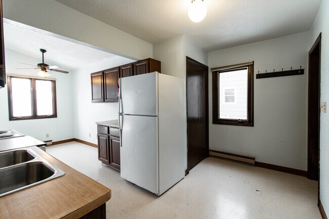 Kitchen Side Entry - 1621 12th St N