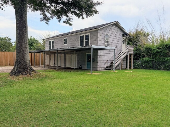 Building Photo - 1315 1/2 8th Street