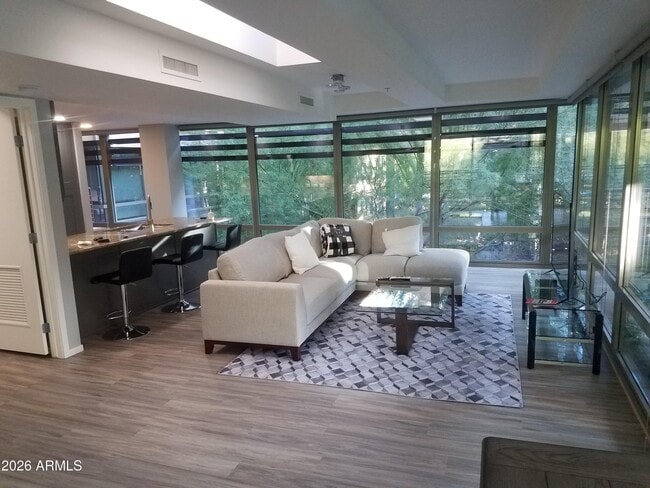 Building Photo - 7137 E Rancho Vista Dr