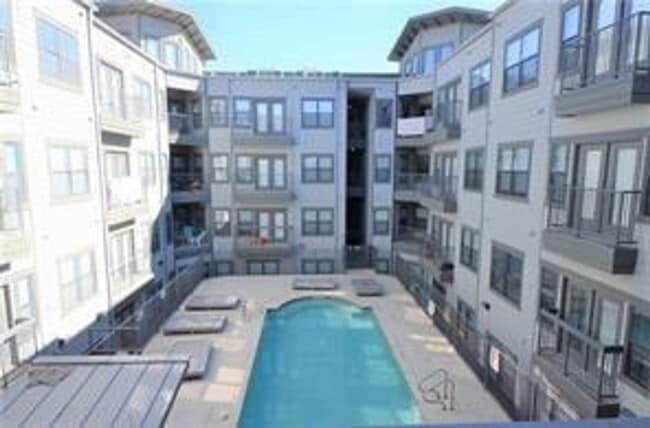 Photo - Gorgeous West campus 1-1 on top floor Unidad 518