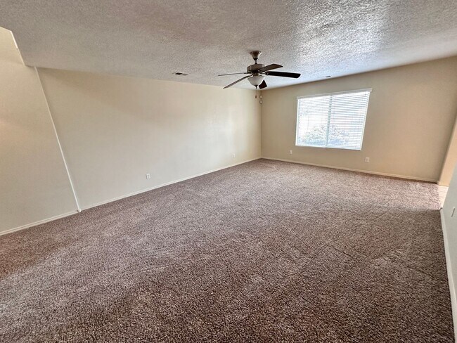Photo - 3 bed 2.5 Bath in Huning Ranch