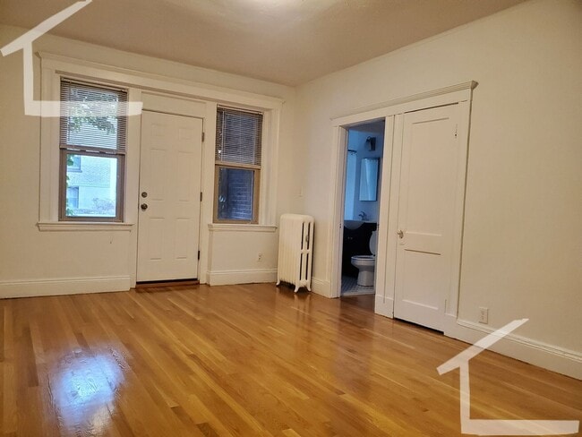 Building Photo - No Brokers Fee, Large Unit in Allston, Balcony, On-Site Maintenance, Laundry, heat, Hot Water Inc...