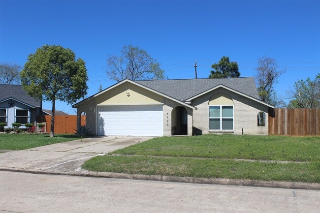 Building Photo - 4920 Deerwood Cir