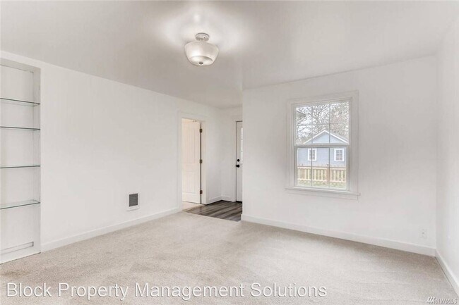 Photo - 2 br, 1 bath House - 6927 52nd Ave W