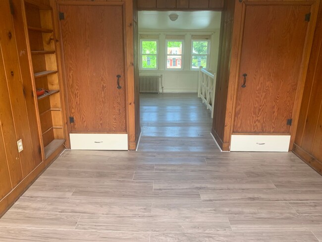 Photo - Video in Pictures! 2-4 bedroom Apartment Y...