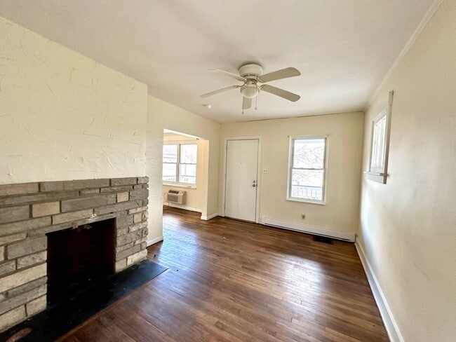 1528 Dagmar Ave