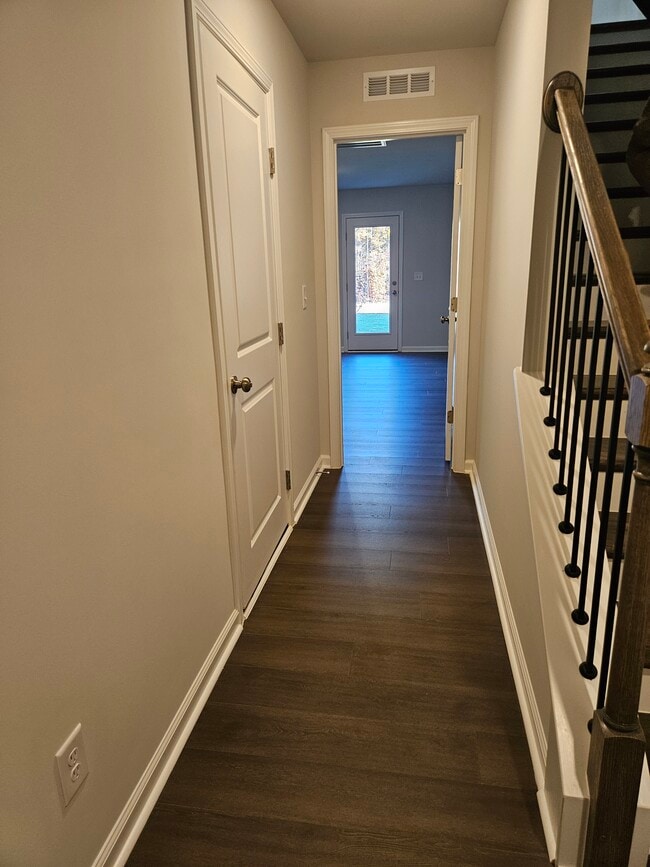 Photo - 530 Light Oak Way