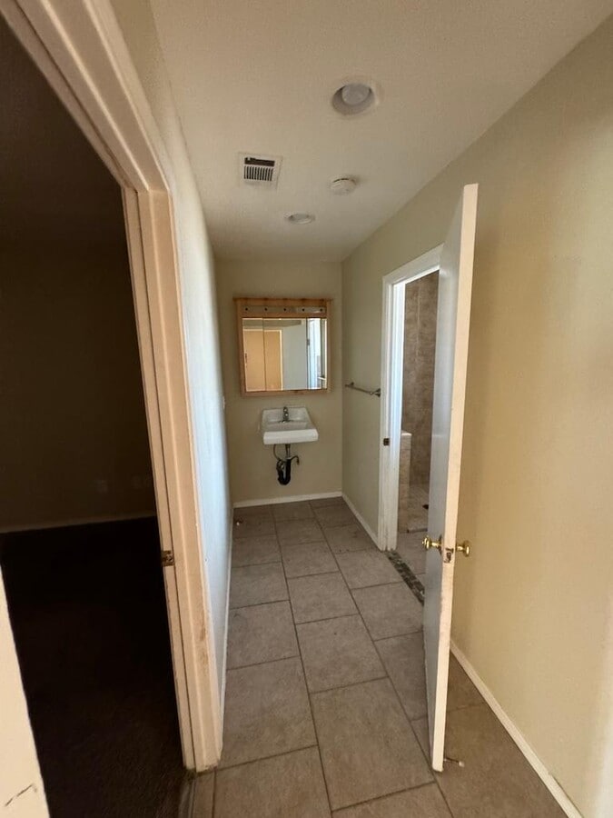 Photo - 443 E St