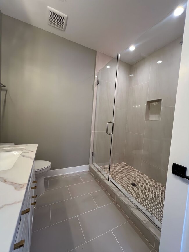 Photo - 4231 S Champlain Ave Unidad 1