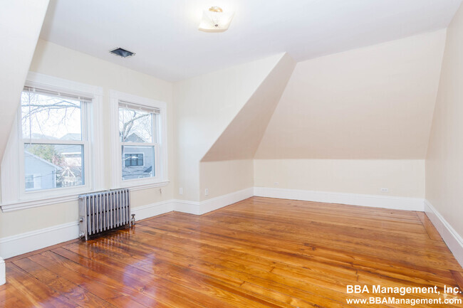 Building Photo - 39 Falkland St Unit 2 Rental