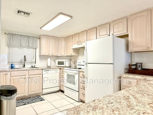 Photo - 3800 S Atlantic Ave Unidad #105