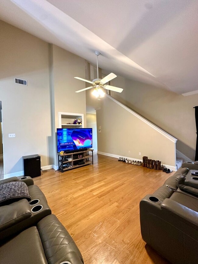 Photo - Courtney Place Condominiums 3BR 2BA