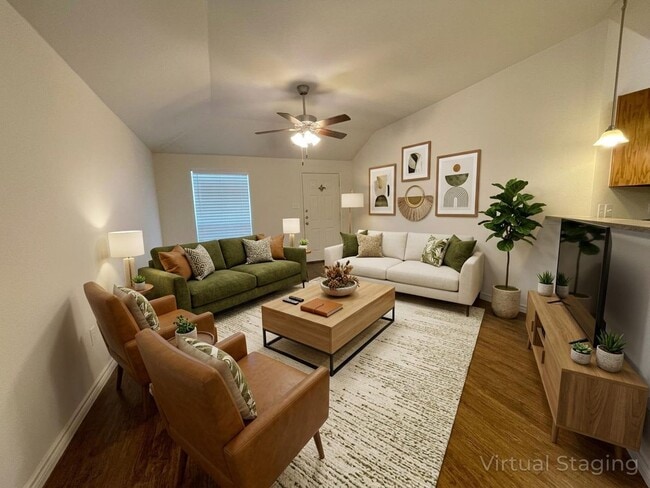 Photo - 1525 Justin Lp Unidad B