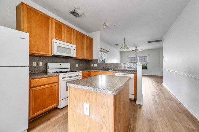 Photo - 6162 Settlers Lake Cir E