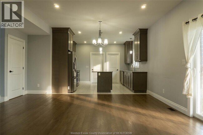 Photo - 74 Dundee Dr